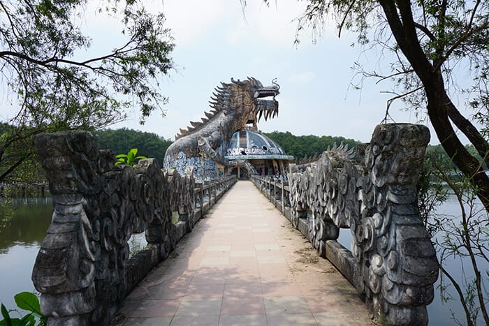 Verlaten waterpark Hue Vietnam