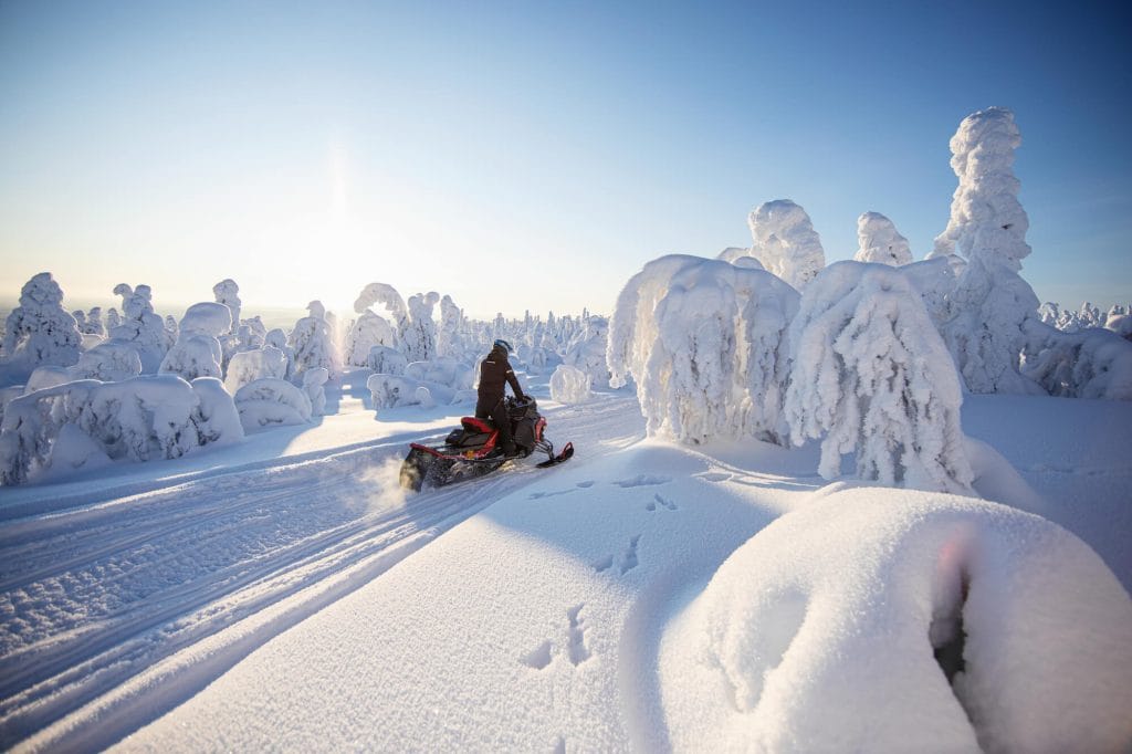 Sneeuwscooter in Lapland, Finland